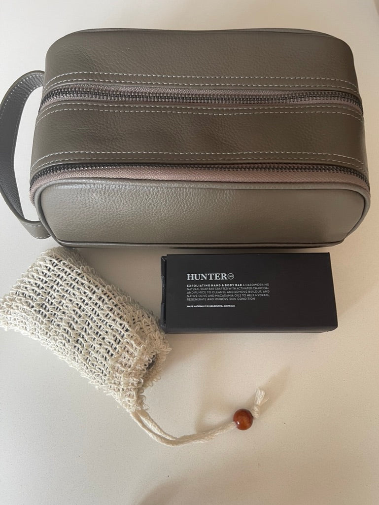 Homme Leather Wash Case