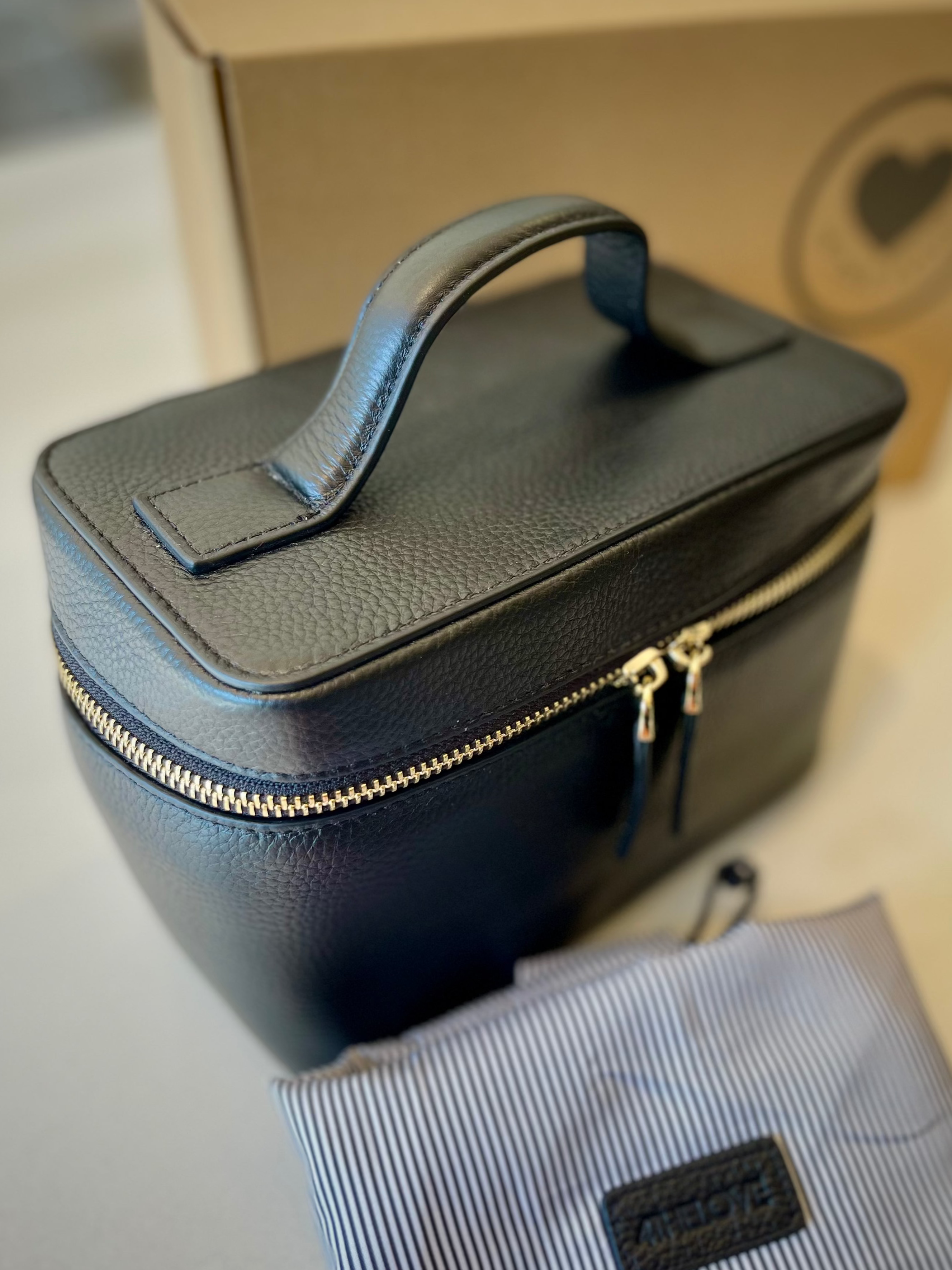 Mon Leather Makeup Case