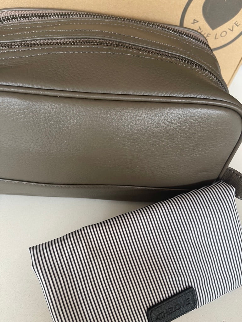 Homme Leather Wash Case